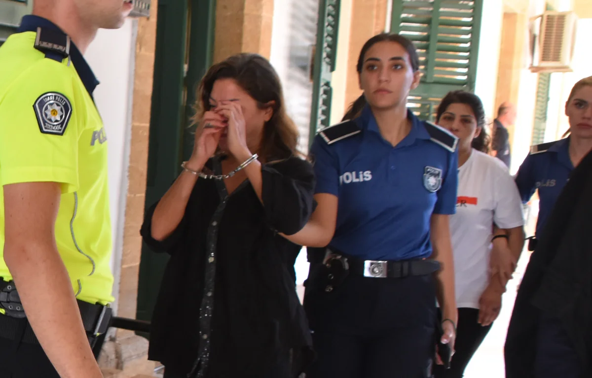 Valizinden uyuşturucu ve uyuşturucu aparatları çıktı