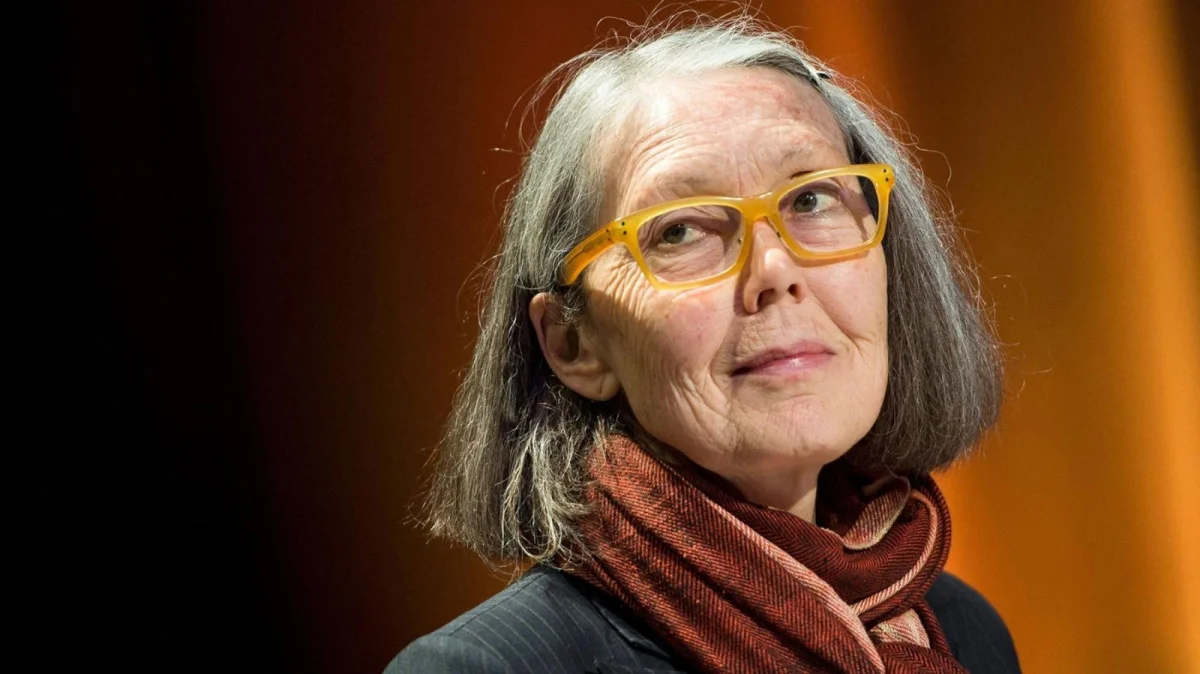 Nobel Edebiyat Ödülü'nü Kanadalı yazar Anne Carson kazandı
