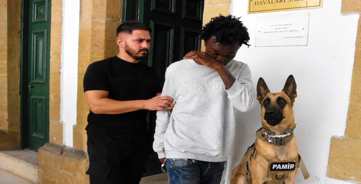 Narkotik köpeği Pamir uyuşturucuyu meyve suyu kutusunda buldu